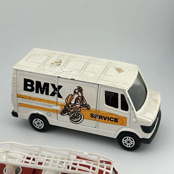 Lot of collectibles diecast cars - Picture 2 of 7